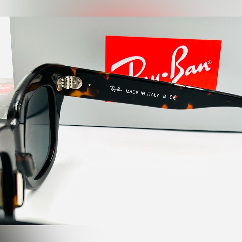 Ray-Ban State Street Women’s Fashion Sunglasses RB2186 Brown Tortoise Grey Smoke - Picture 6 of 10